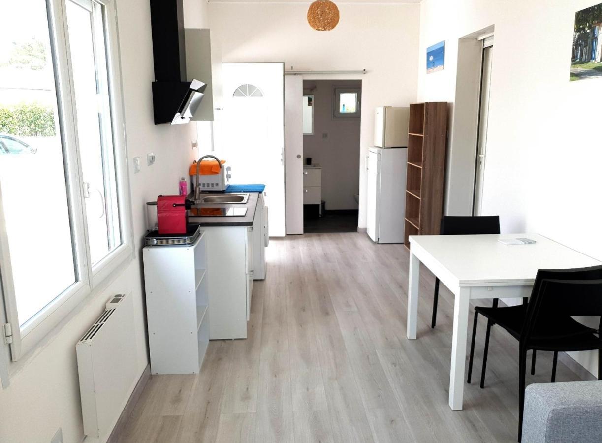Beau Logement Avec Terrasse, Jacuzzi Et Terrain De Petanque Privatif A 5 Minutes De La Plage Однж Екстер'єр фото